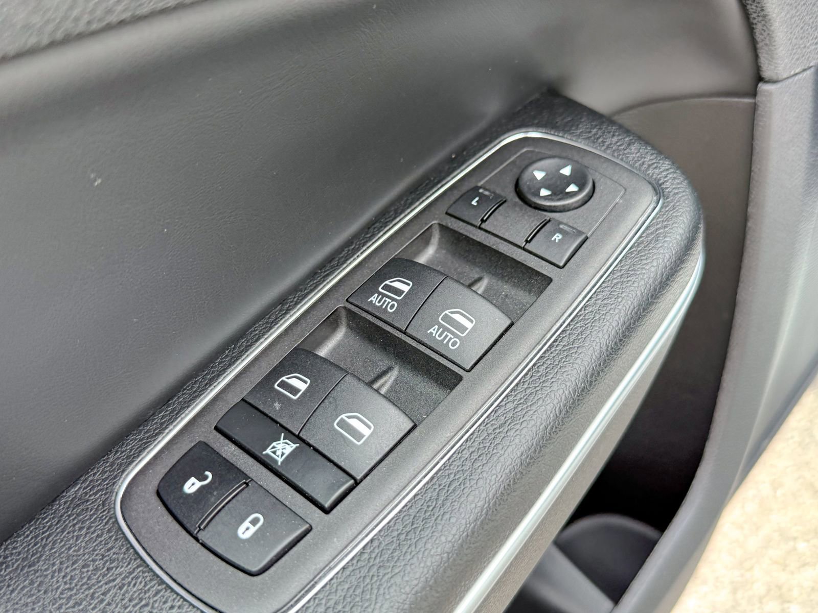 Used 2022 Chrysler 300 S image 13