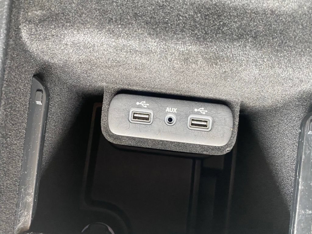 Used 2018 Chrysler 300 Limited AWD/4WD image 18