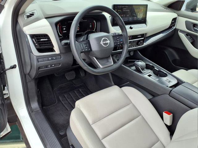 Used 2025 Nissan Rogue SL w/ Tech Package FWD image 15