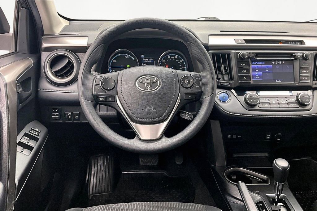 Used 2018 Toyota RAV4 LE image 5