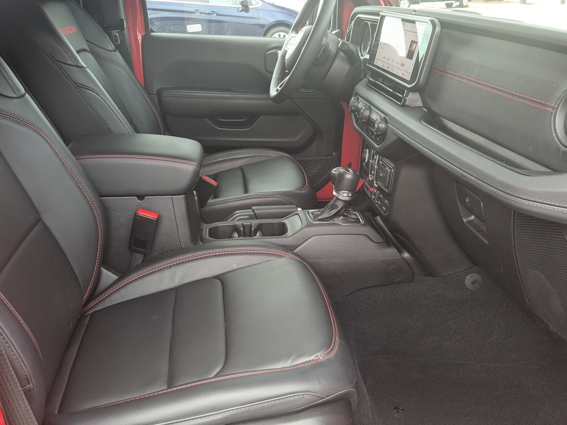 Used 2024 Jeep Wrangler Unlimited Rubicon w/ Technology Group image 38