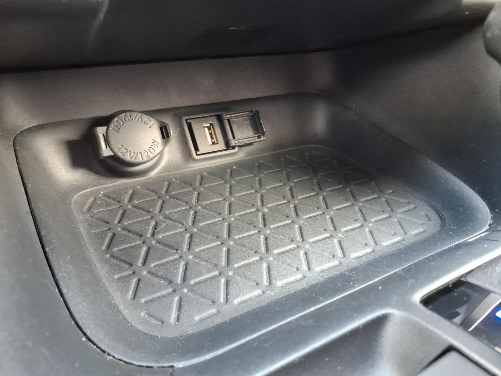 Used 2020 Toyota RAV4 XLE Premium FWD image 26