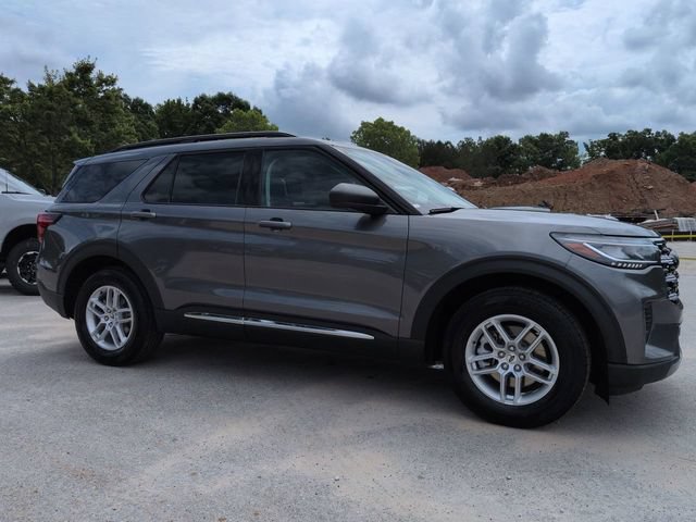 Certified 2025 Ford Explorer Active RWD image 2