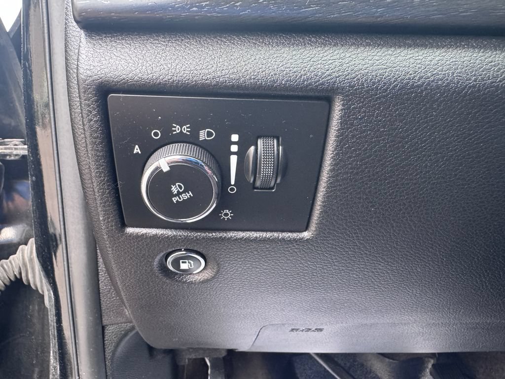 Used 2018 Jeep Grand Cherokee Altitude AWD/4WD image 18