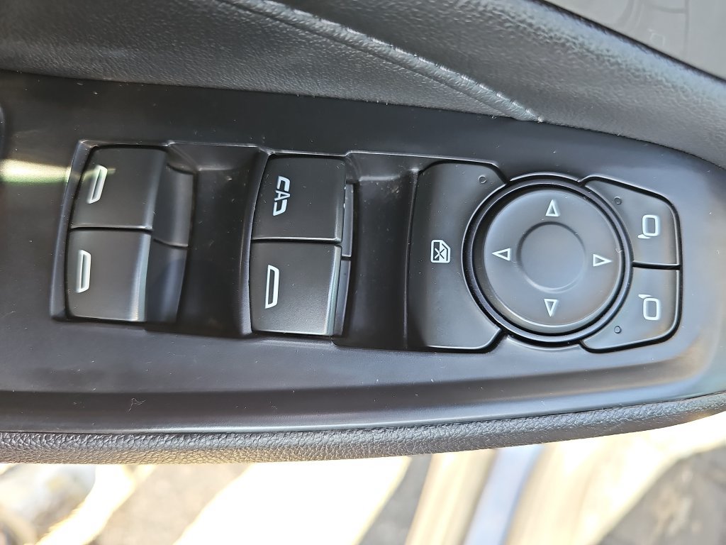 Used 2023 Chevrolet Traverse LT FWD image 26