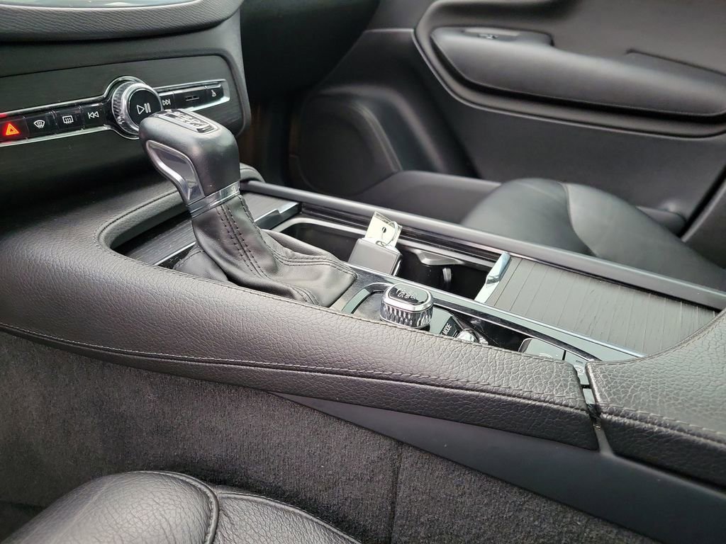 Used 2020 Volvo XC90 T6 Momentum image 29