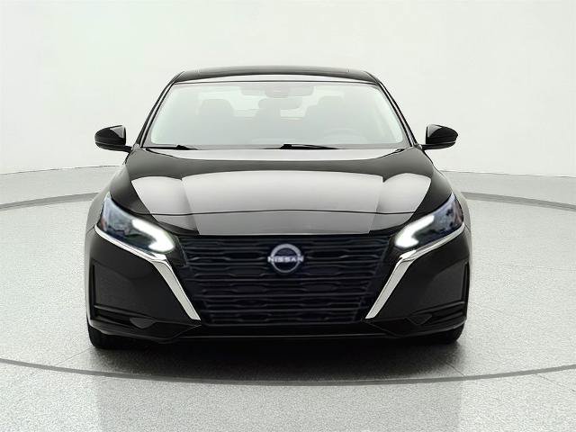 Used 2025 Nissan Altima 2.5 SV FWD image 2