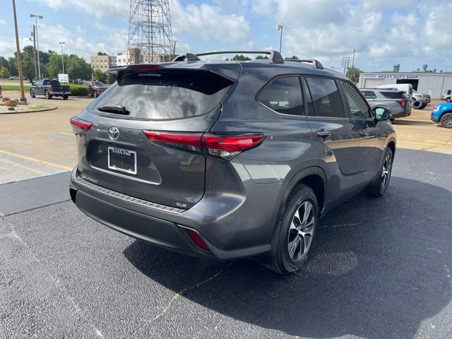 Used 2023 Toyota Highlander XLE FWD image 7