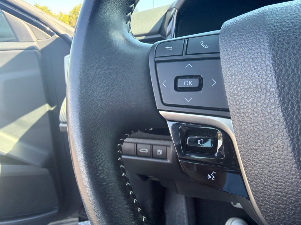 Used 2025 Toyota Camry SE FWD image 18