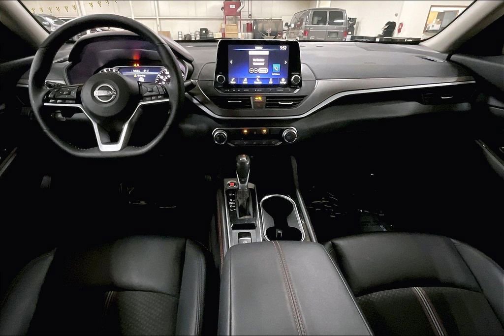 Used 2025 Nissan Altima 2.5 SR image 14