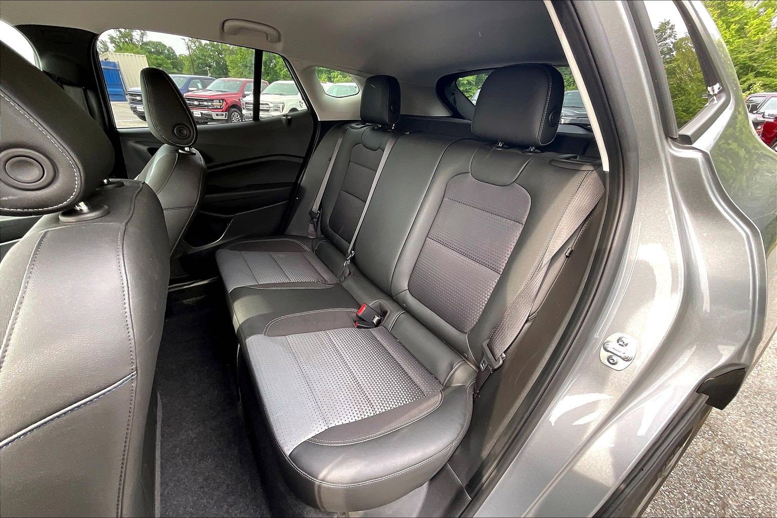 Used 2025 Chevrolet Trax LT FWD image 25