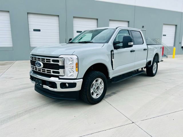 Certified 2025 Ford F250 XLT AWD/4WD image 3