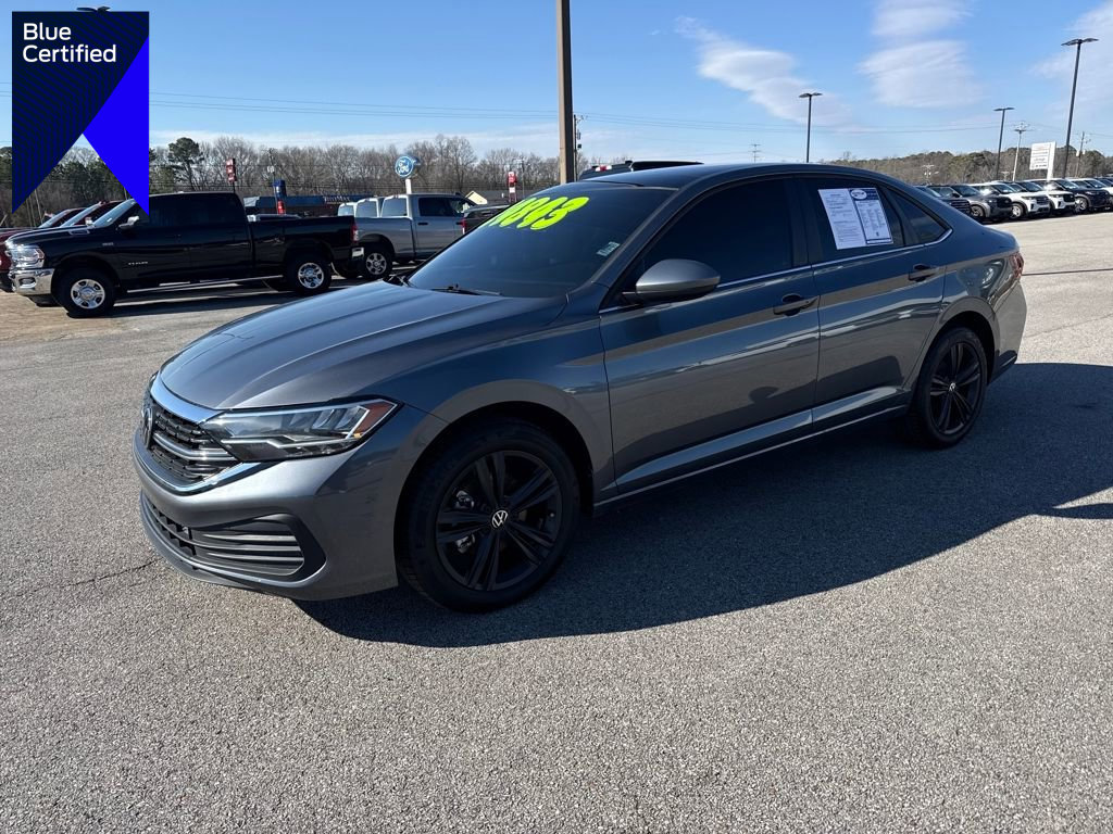 Used 2024 Volkswagen Jetta SE w/ Panoramic Sunroof Package
