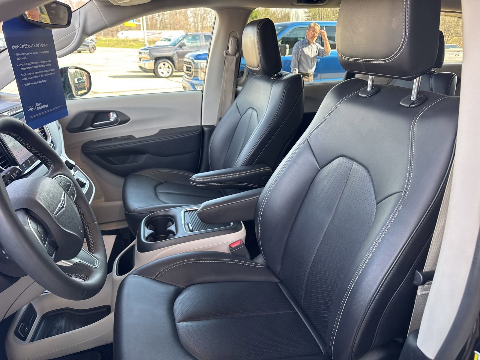 Used 2024 Chrysler Pacifica Touring-L image 22