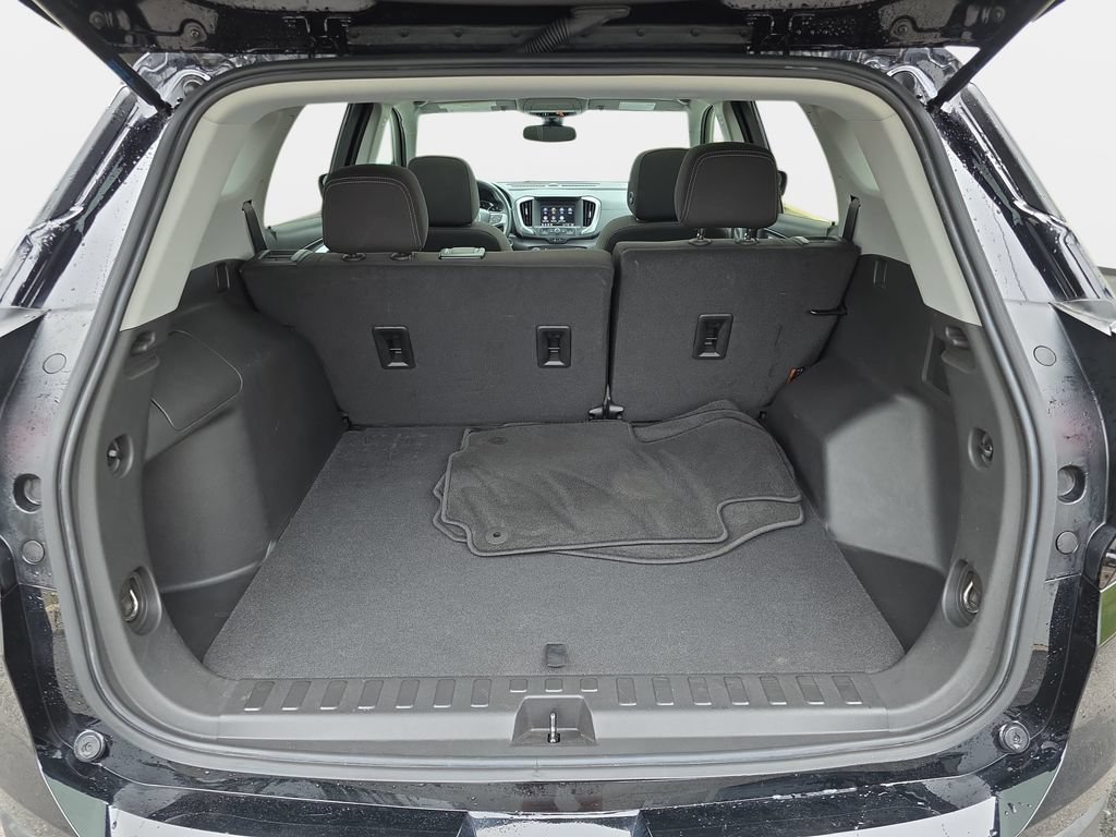 Used 2024 GMC Terrain SLE w/ Driver Convenience Package FWD image 10