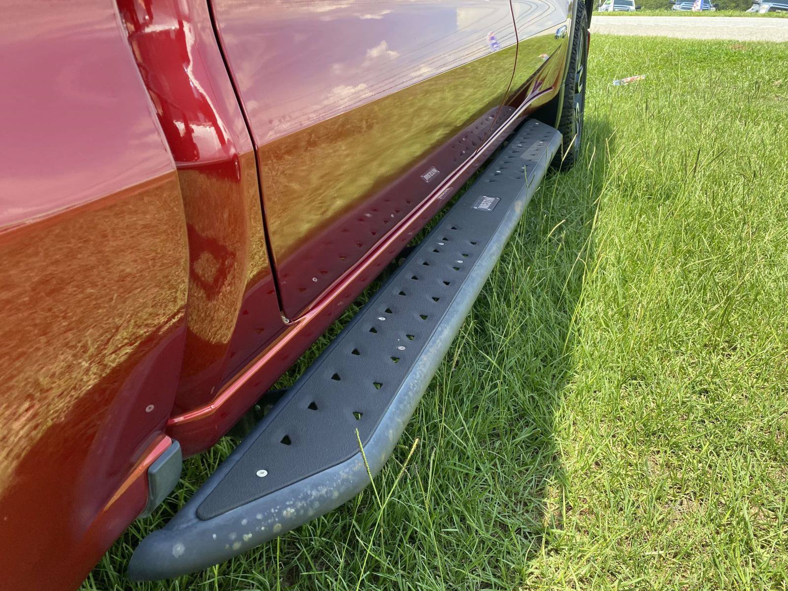 Used 2023 GMC Sierra 1500 AT4 w/ Technology Package AWD/4WD image 8