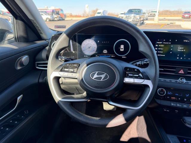 Used 2024 Hyundai Elantra SEL image 11