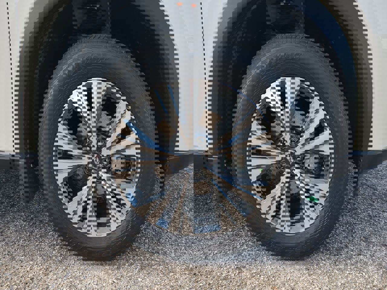 Used 2023 Nissan Rogue SV image 9