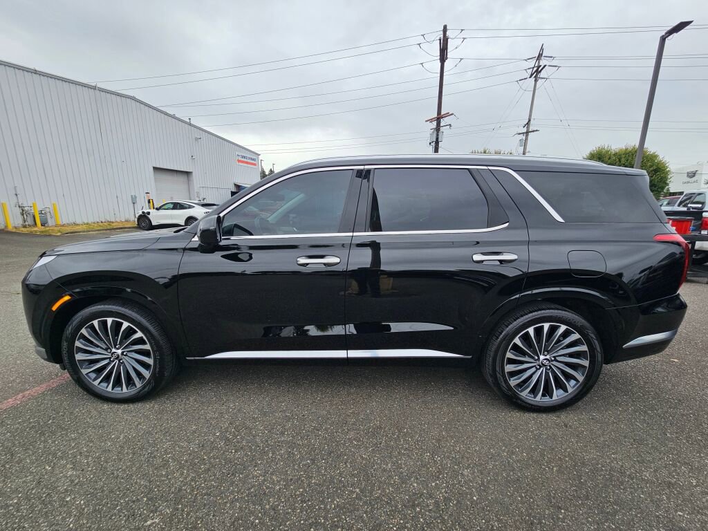 Used 2025 Hyundai Palisade Calligraphy AWD/4WD image 2