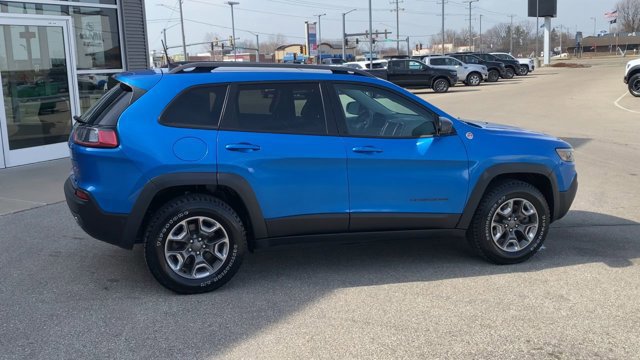 Used 2019 Jeep Cherokee Trailhawk AWD/4WD image 2