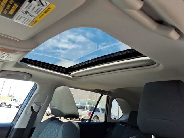 Used 2021 Toyota RAV4 XLE w/ Convenience Package AWD/4WD image 14