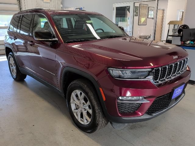 Used 2023 Jeep Grand Cherokee Limited AWD/4WD image 7