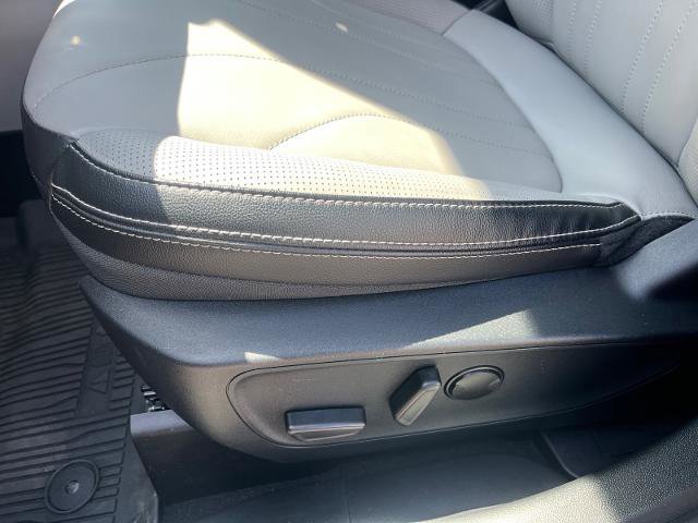 Certified 2025 Ford Escape Platinum w/ Premium Technology Package AWD/4WD image 17