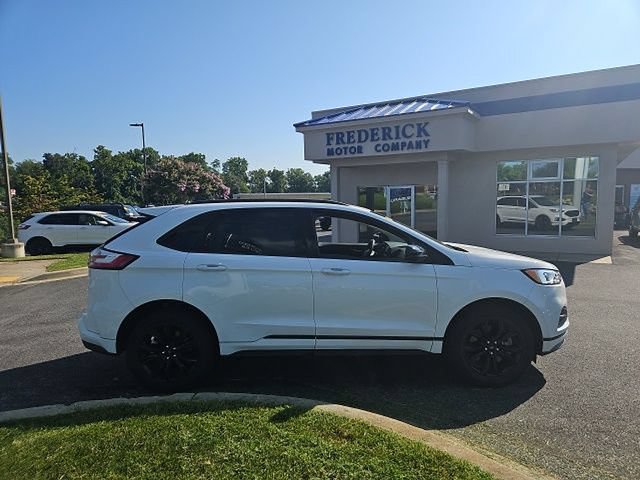 Certified 2022 Ford Edge SE w/ Black Appearance Package AWD/4WD image 3