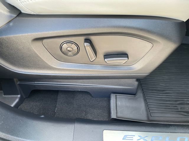 Certified 2025 Ford Explorer Platinum w/ Ultimate Package image 45