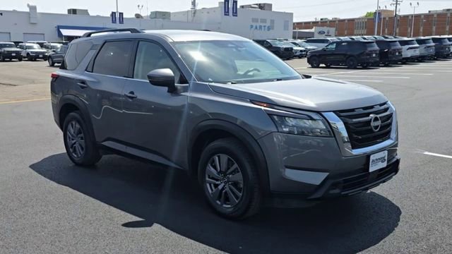 Used 2024 Nissan Pathfinder SV AWD/4WD image 3