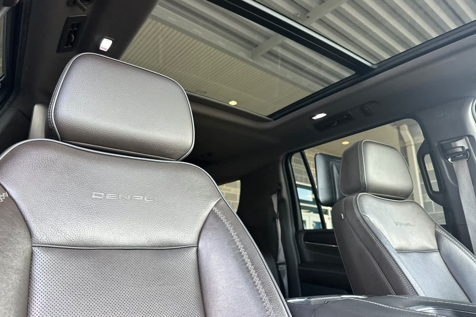Used 2021 GMC Yukon XL Denali AWD/4WD image 18