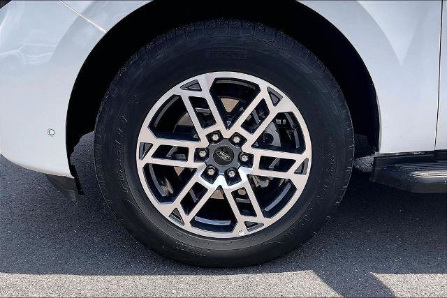 Certified 2025 Ford Expedition Active AWD/4WD image 9
