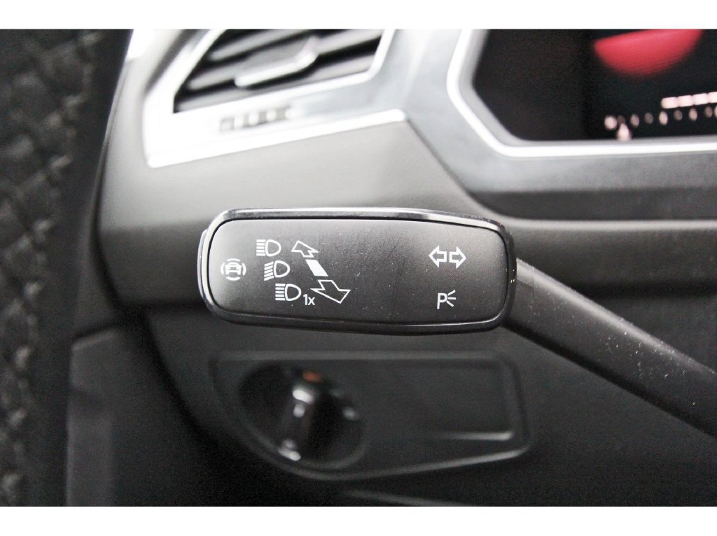 Used 2022 Volkswagen Tiguan SE R-Line FWD image 20