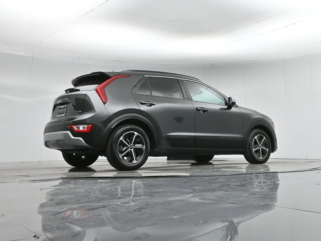 Used 2023 Kia Niro EX image 13