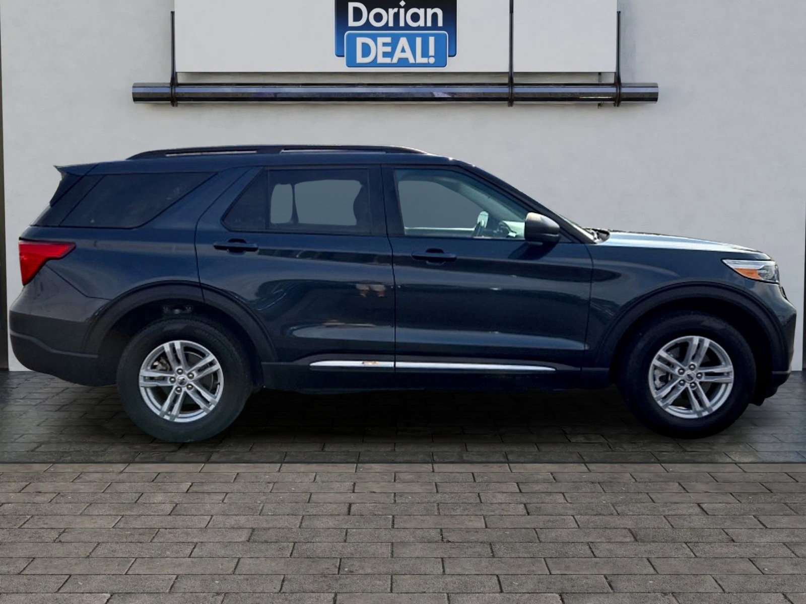 Certified 2023 Ford Explorer XLT AWD/4WD image 2