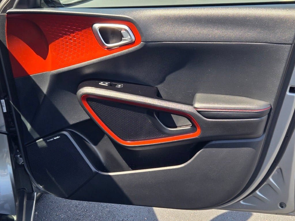 Used 2025 Kia Soul GT-Line w/ GT-Line Technology Package FWD image 6