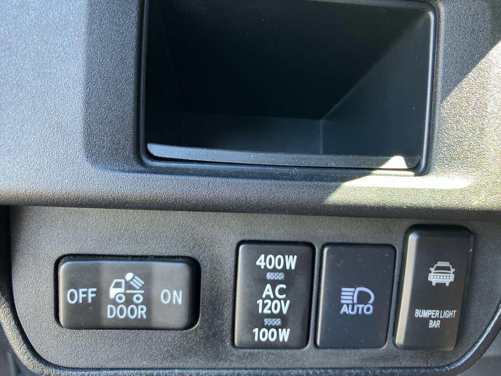 Used 2018 Toyota Tacoma TRD Sport image 16