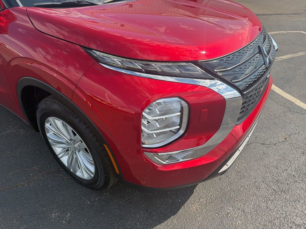 Used 2024 Mitsubishi Outlander ES AWD/4WD image 9