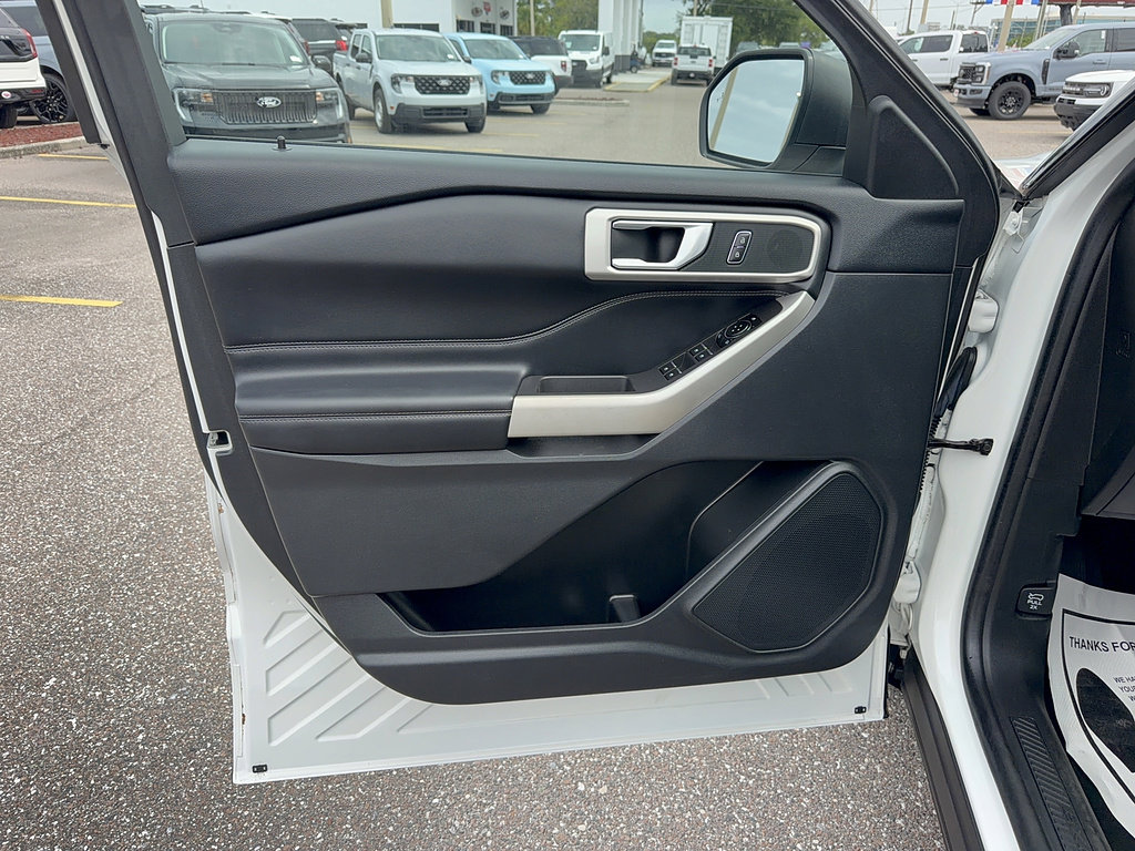 Certified 2023 Ford Explorer XLT w/ Equipment Group 202A RWD image 8