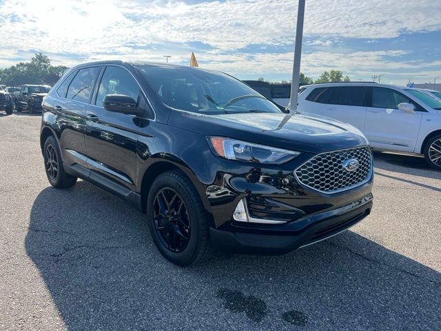 Certified 2023 Ford Edge SEL w/ Convenience Package AWD/4WD image 2