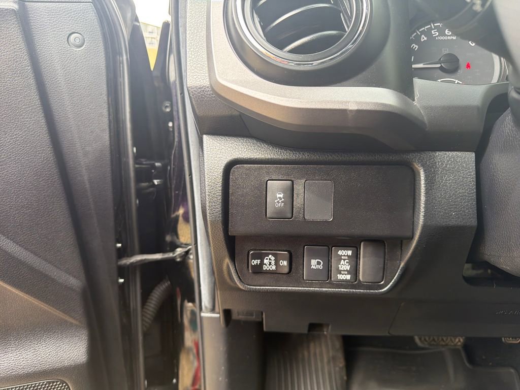 Used 2022 Toyota Tacoma TRD Sport w/ Technology Package AWD/4WD image 13