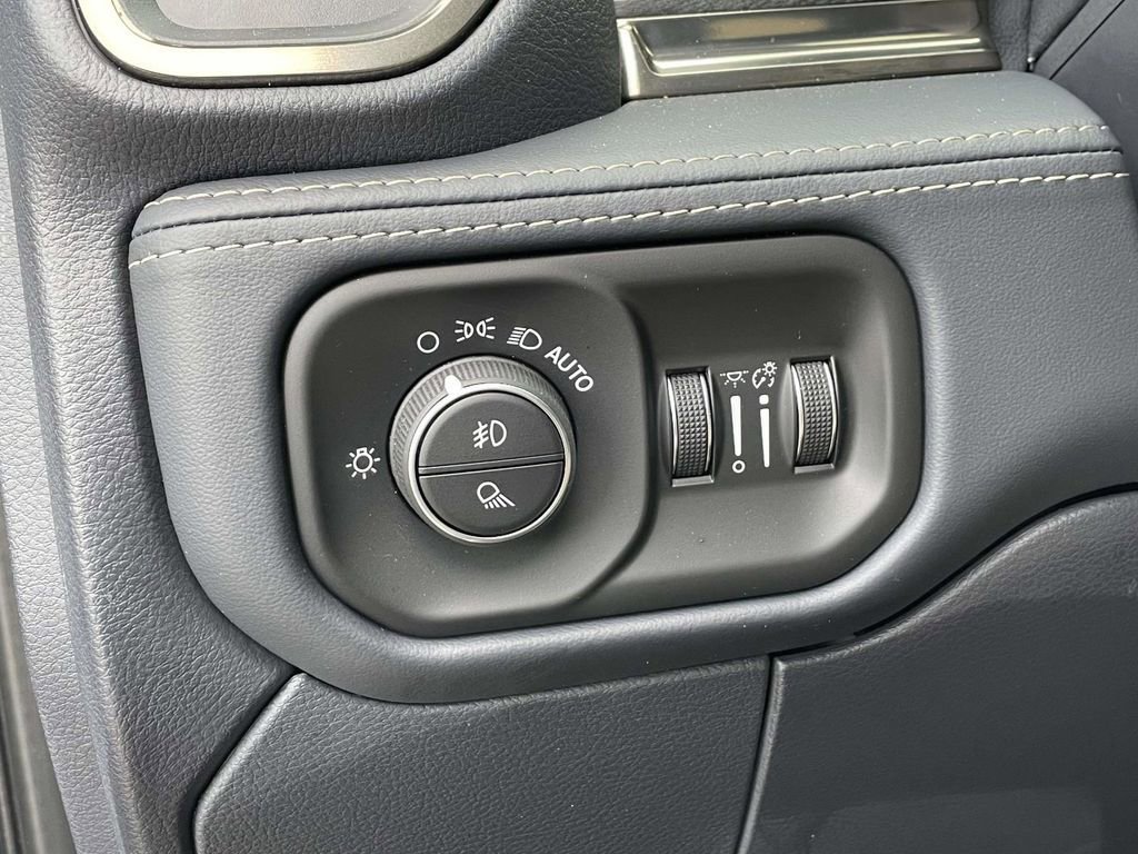 Used 2023 RAM 2500 Limited image 20