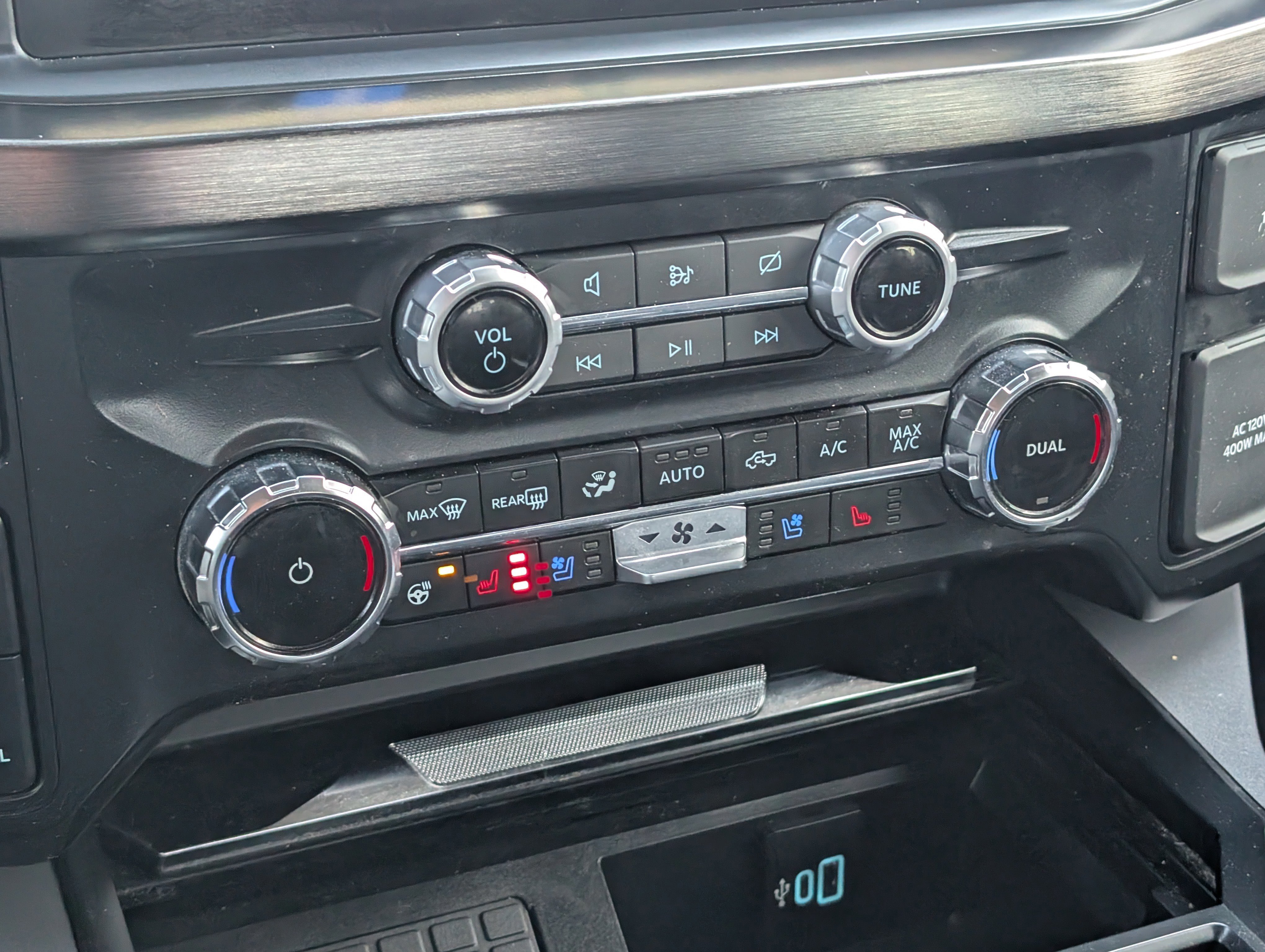 Certified 2024 Ford F250 Lariat w/ Lariat Ultimate Package image 31