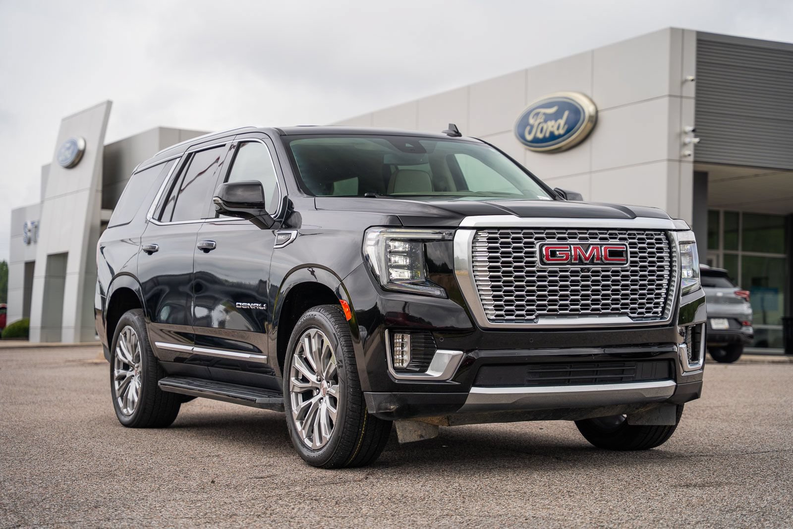 Used 2024 GMC Yukon Denali w/ Max Trailering Package AWD/4WD image 1