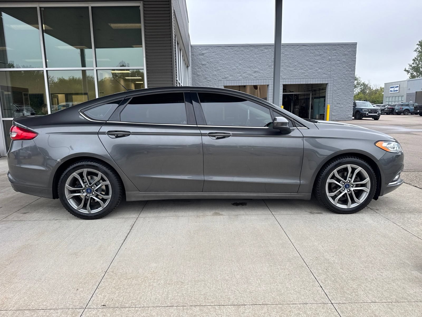Certified 2017 Ford Fusion SE w/ Equipment Group 201A FWD image 9