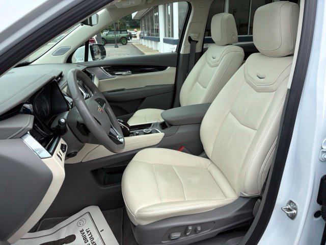 Used 2024 Cadillac XT6 Premium Luxury w/ Technology Package AWD/4WD image 5