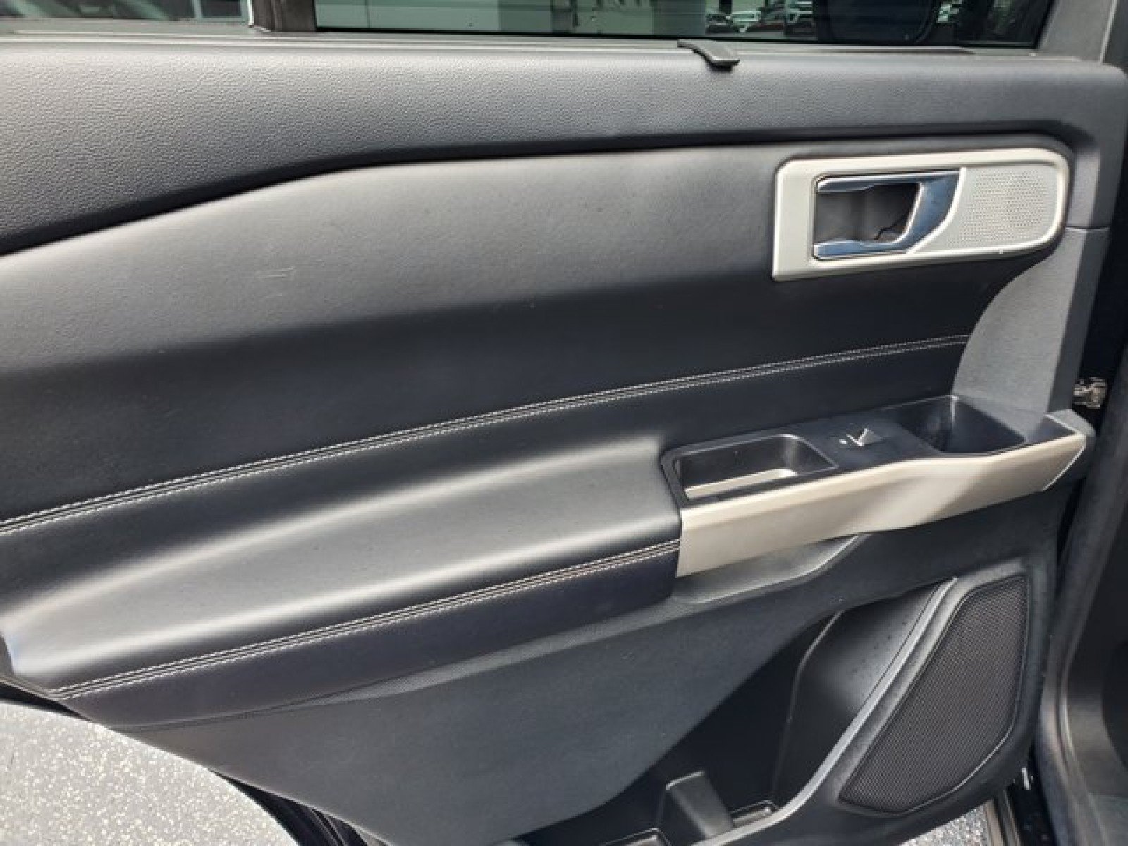 Certified 2023 Ford Explorer Limited w/ Limited Technology Package RWD image 30