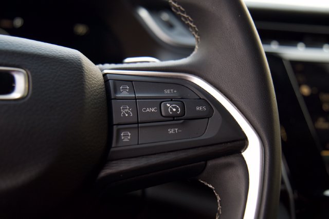 Used 2024 Jeep Grand Cherokee L Laredo RWD image 20