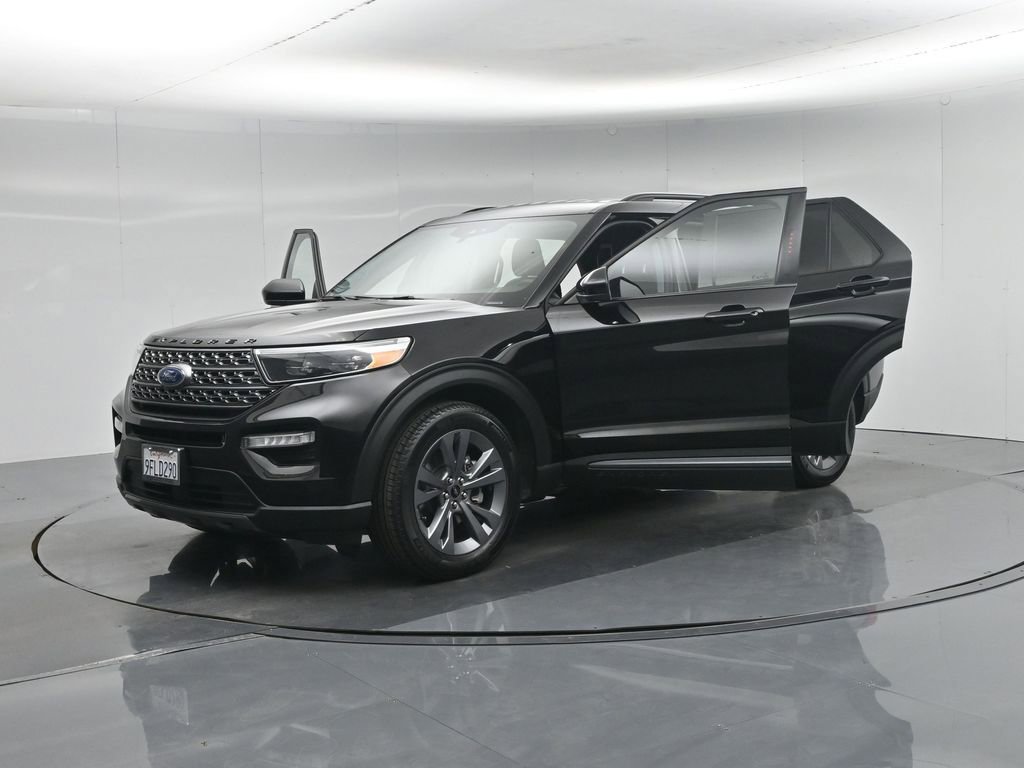 Certified 2022 Ford Explorer XLT w/ Equipment Group 202A RWD image 33