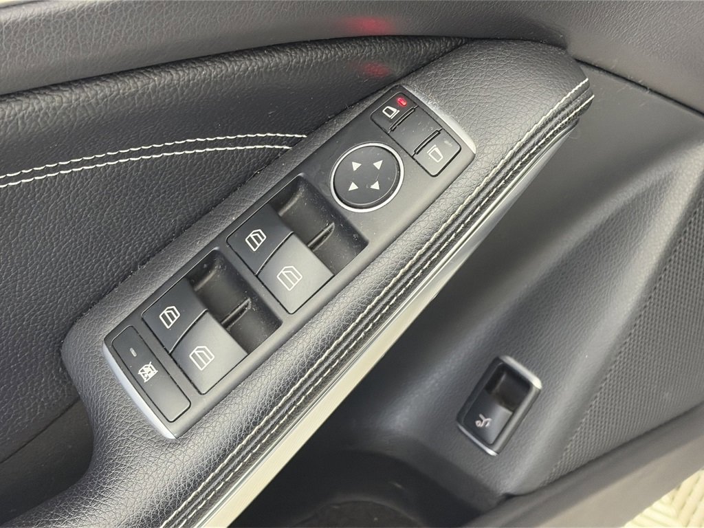 Used 2017 Mercedes-Benz GLA 250 4MATIC image 26